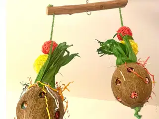 Fuglelegetøjs-vippe med kokosnødder