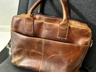 Læder computertaske med flot patina