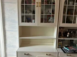 Reoler med glasskabe 