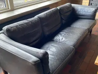 Gratis sofa i sort skind