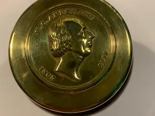 Teaktræ krukke med messing låg.en jubilæumsudgivel