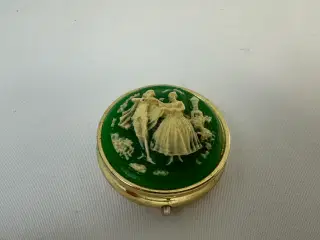 Ældre / vintage pilleæske i messing