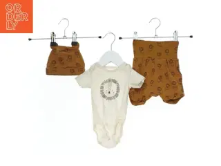 Babysæt med bodystocking, hue og shorts fra H&M (str. 62)