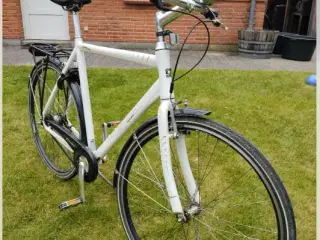 7-gearet, køreklar, altid stået indendørs i varme
