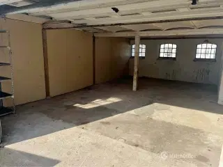 Værksted/Garage udlejes ligger syd for Hillerød i 3400 Hillerød (freerslev)