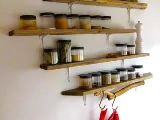 4 genbrugshylder af pallebrædder