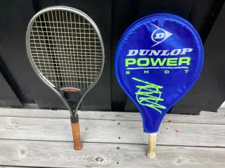 Fin ROSSIGNOL & DUNLOP junior tennisketcher. 