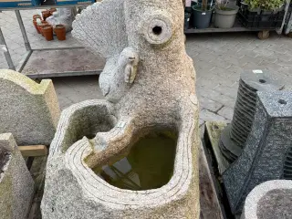 Vandskulptur i granit 