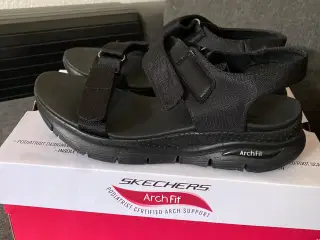 Nye sandaler SKECHERS str. 39