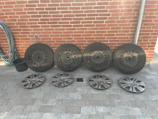 4 Vinterdæk fra Toyota Auris. 2 stålfælge defekt