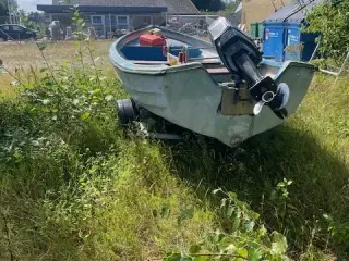 Jolle med motor og trailer