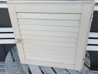 LILLE BADEVÆRELSES SKAB 40X40X12 CM