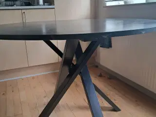 Rundt spise bord