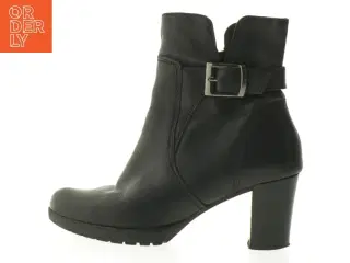 Sort damesko med hæl og spænde fra Tamaris (str. 38 )