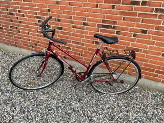 4 cykler sælges 300 kr pr. stk. Samlet 1000kr