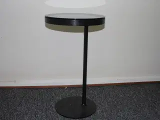 Lille sidebord, sort m. glasplade