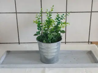 Bakke og urtepotte ialt20kr