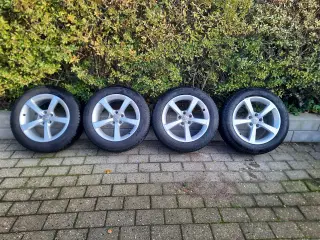 Originale Audi 17 ” alu-fælge med vinterdæk