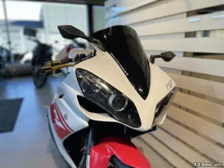 Yamaha YZF R1