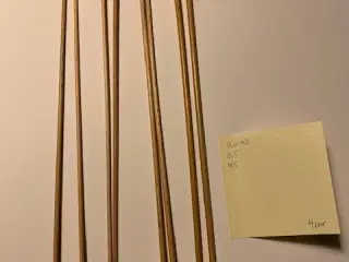 Strikkepinde enten i bambus eller træ
