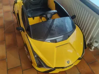 El Lamborghini og Vespa scooter