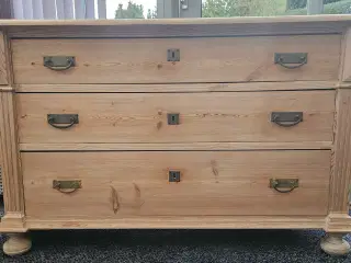Fyrretræs kommode