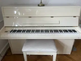 Klaver med klaverbænk