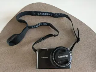 Samsung NX100 hybridkamera - stand som ny