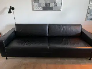 Sort lædersofa fra Bolia