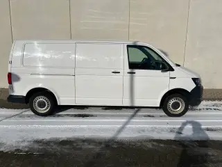 VW Transporter med skydedøre i begge sider