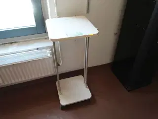 Skraldespandsstativ samt køkkenserivce