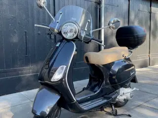 MC Vespa Scooter 125 cc