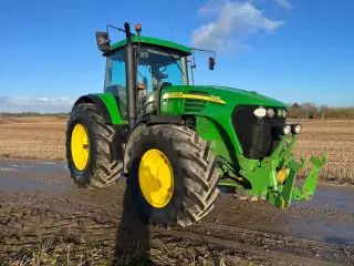 John Deere 7920