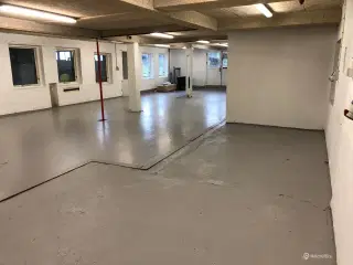 Moderne lager-produktionslokale med optimale faciliteter til leje.