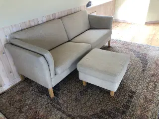Sofa med fodskammel i klassisk dansk design