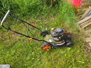 Selvkørende plæneklipper