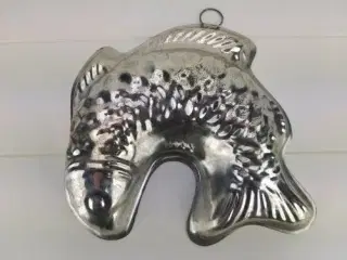 Gammel fiske form i metal