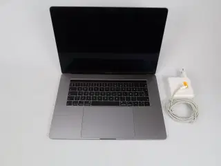 Apple MacBook Pro 15,4" IPS i9-9880HQ