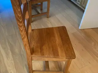 Spisebord og 8 stole