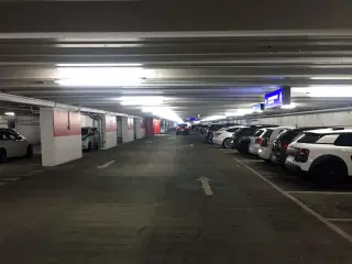 Parkering ved Scandinavian Center P-kælder