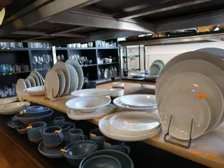 44 stk. krus/fade/skåle CHURCHILL