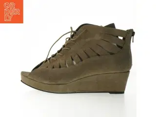 Højhælede åbne støvler i ruskind fra Bdk (str. Længde, 27 cm)