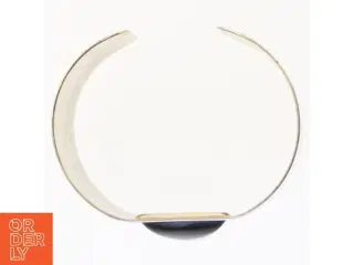 Armbånd i guldtonet metal med sort indlæg (str. 8 cm)