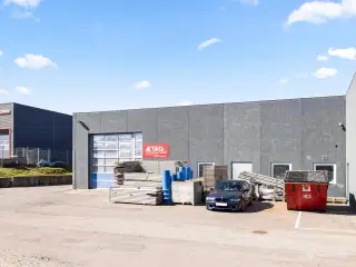Regulær lager- og produktionshal udlejes