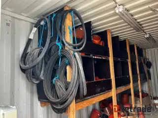- - - 20 fods container med indhold