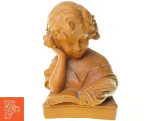 Gammel statue af læsende pige (str. 30 x 18 cm)