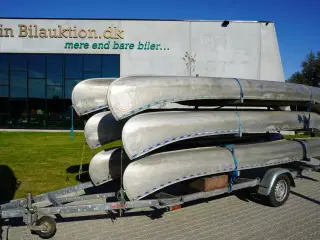 6 kanoer på trailer