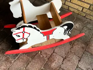 Gyngehest i træ ældre model