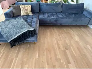 FLYTTESALG/ VELOURSOFA MED CHAISELONG 