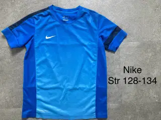 Str 128-134 Nike t-shirt.